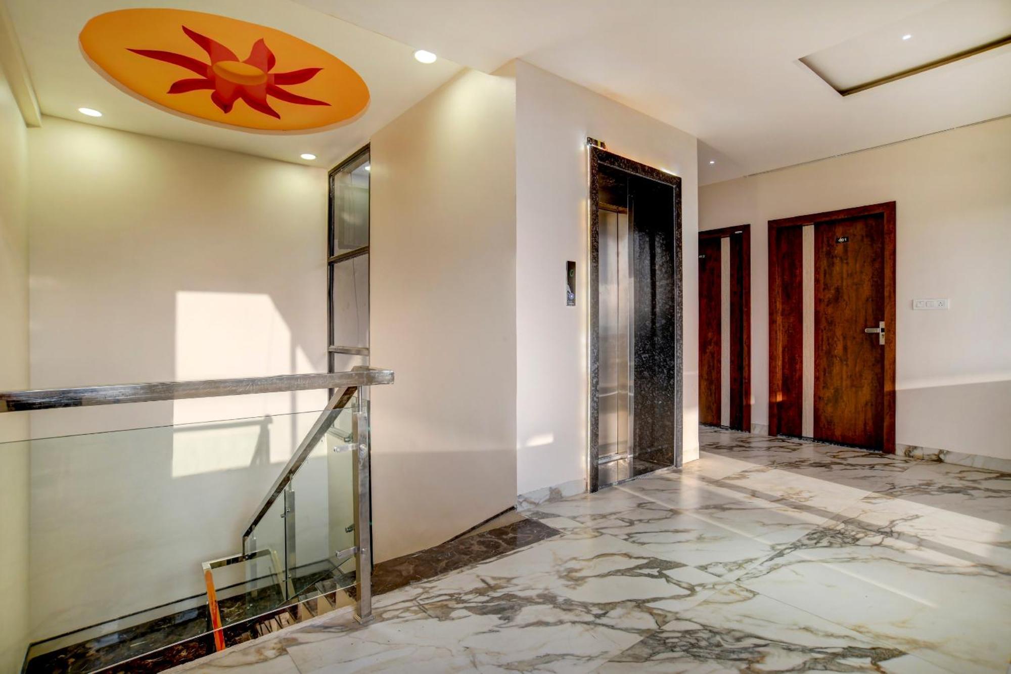 Hotel Capital O Abri Krishna Indore Esterno foto